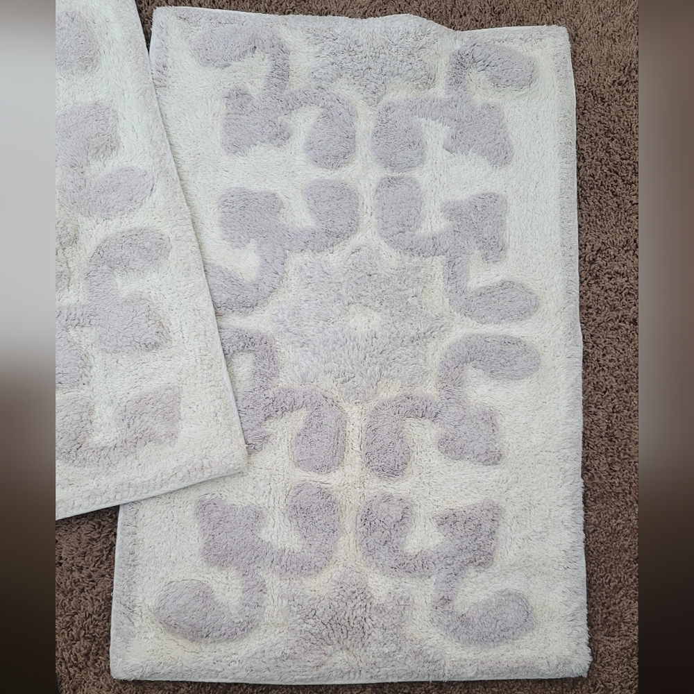 Elegant Gray Bath Mat Set - Picture 2 of 7